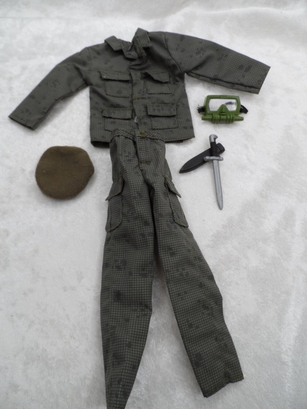 Vintage GI Joe Camouflage Uniform Lot Beret Mask Knife for Action Figure - Picture 2 of 7